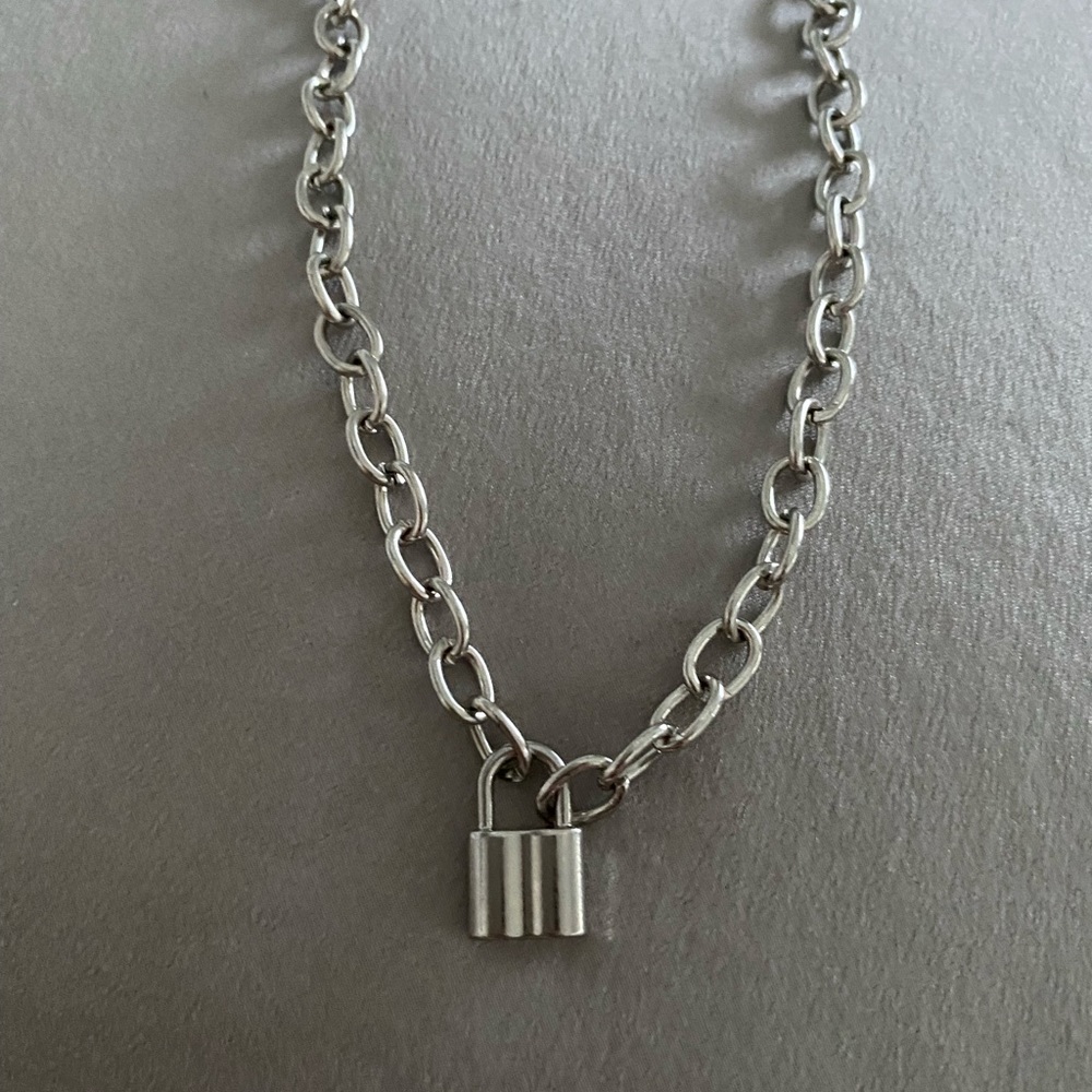 silver anklet with silver lock charm